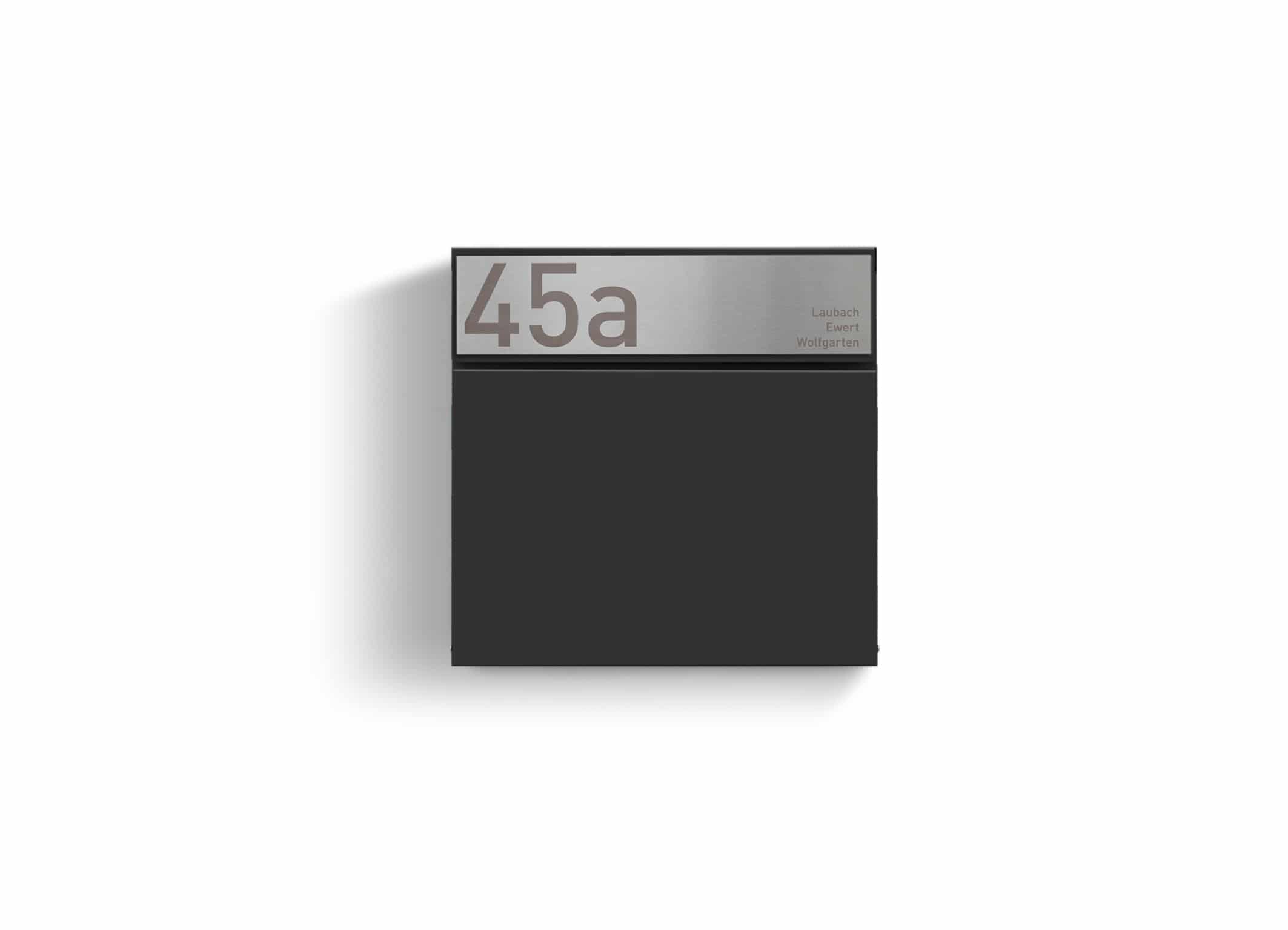 LM_6_Freisteller_Anthrazit_Gravurtafel_mit_Gravur